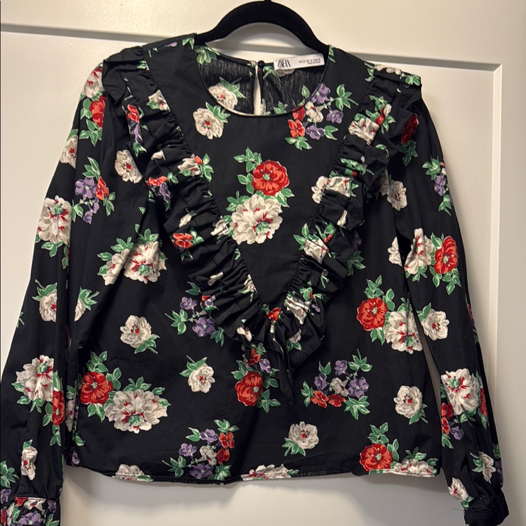Zara Euc Med Floral Ruffle Black Top